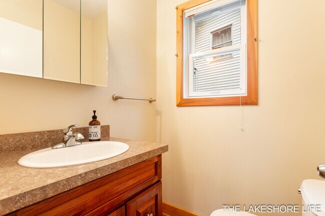 Building Photo - 2341 Fern Walk