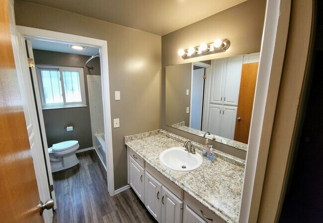 Building Photo - Murray Gem