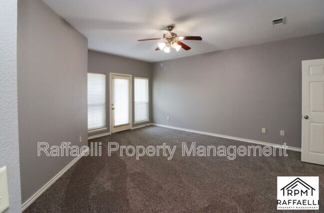 Building Photo - 6 Fernwood Dr