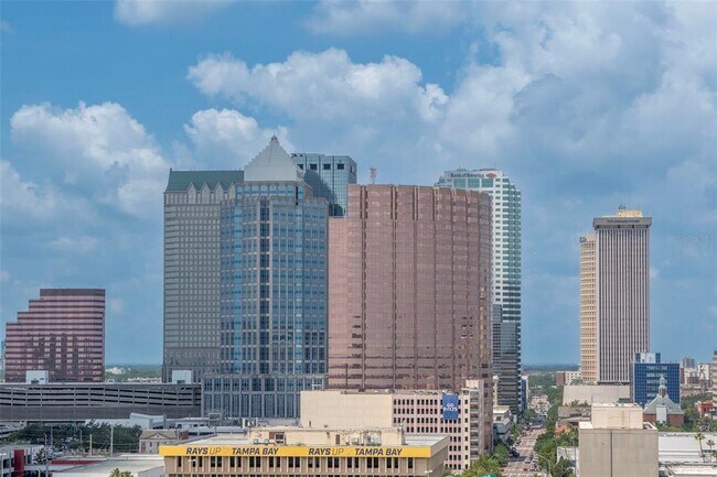 Building Photo - 1120 E Kennedy Blvd