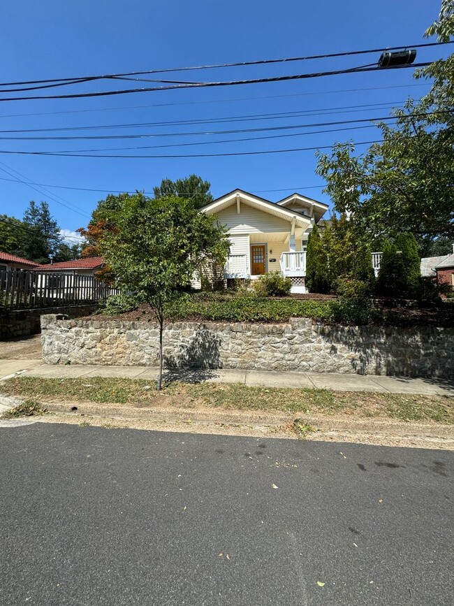 Building Photo - Lovely Shepherd Park Five Bedroom House fo...