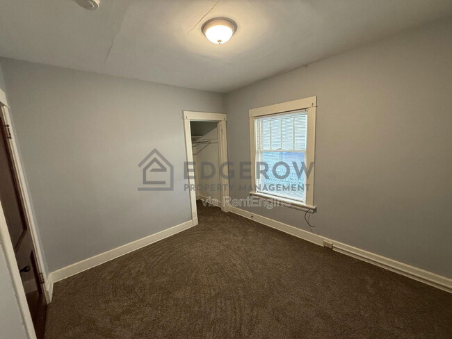 Building Photo - 567 Paris Ave SE