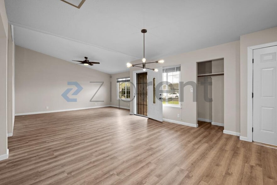 Building Photo - 208 Richard Pl