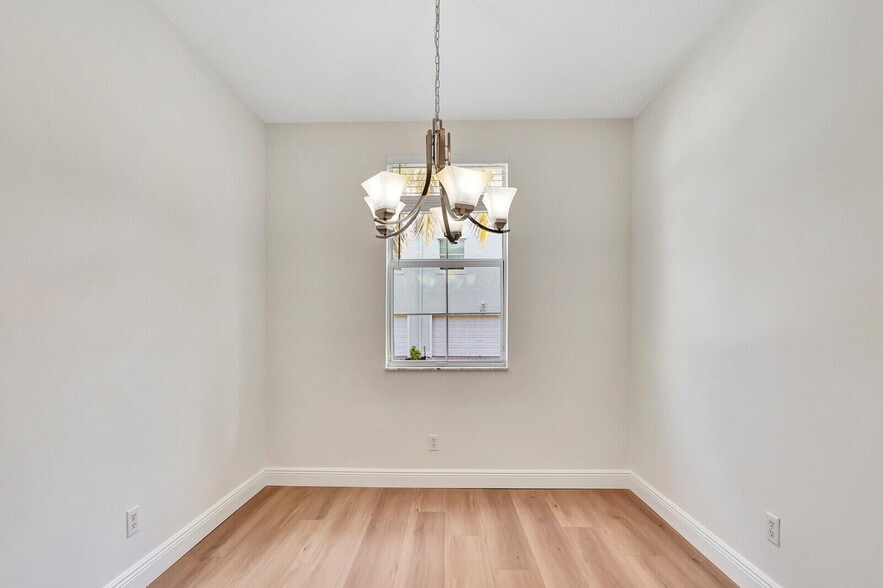Building Photo - 4313 Parkside Dr