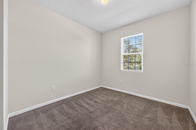 Building Photo - 689 Meadow Pointe Dr