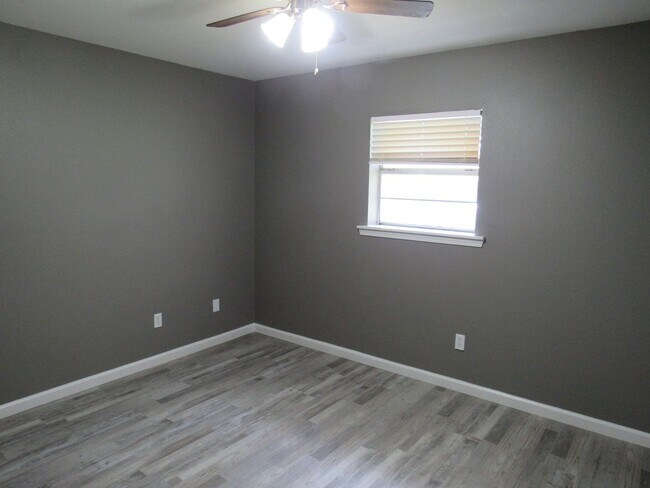 Building Photo - 415 Waymack Dr