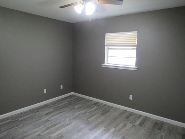 Building Photo - Contact Peggy  501 676 1758