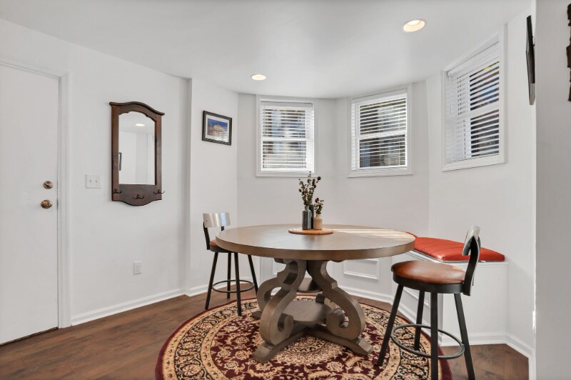 Building Photo - 121 W Hall St