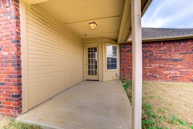 Building Photo - 3 Bed / 2 Bath in Collinsville!