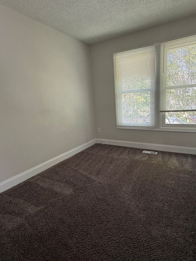 Building Photo - Yorkshire Downs Townhome