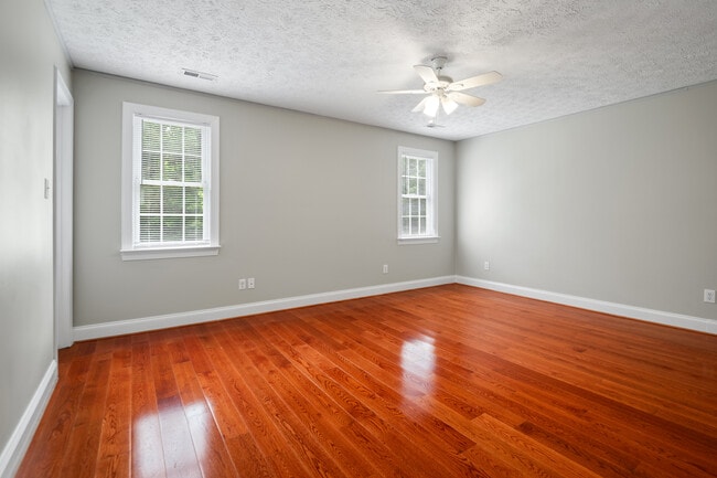 Building Photo - 619 Greyshire Dr