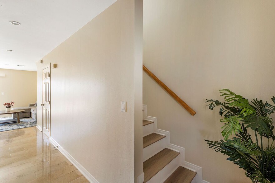 Building Photo - 3426 Bellevue Ave