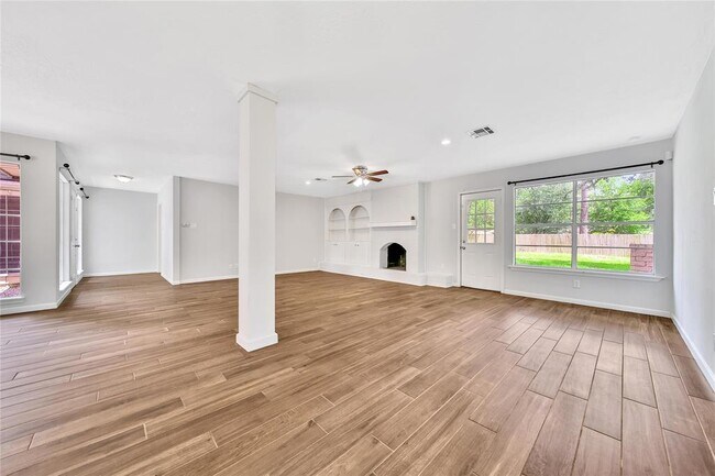 Building Photo - 259 Spring Pines Dr
