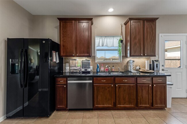 Building Photo - 512 Forest Village Cir