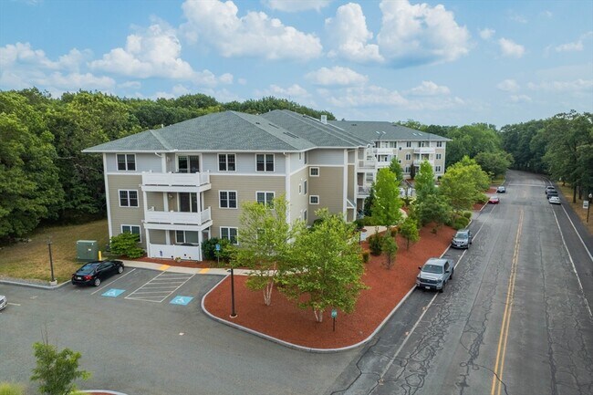 Building Photo - 2 Inwood Dr