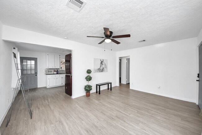 Building Photo - 2210 Detering St
