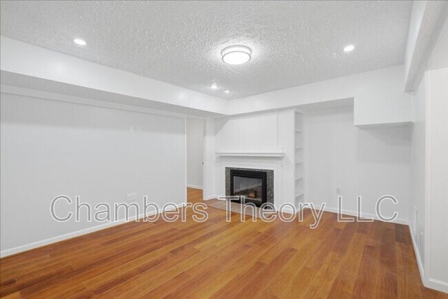 Building Photo - 2988 Borge St