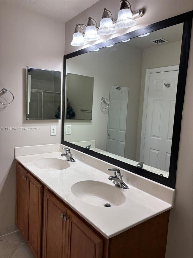 Building Photo - 5907 Abbey Rd