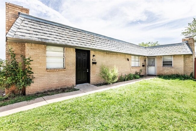 Primary Photo - 918 Delmar Cir