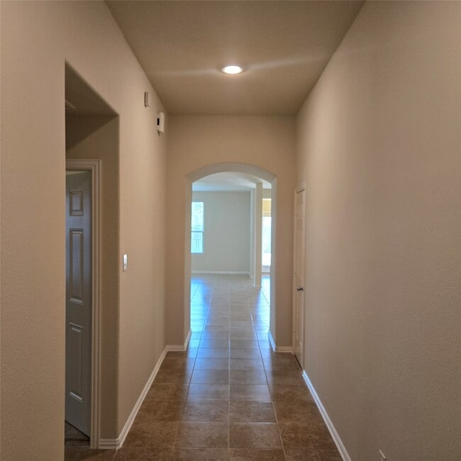 Building Photo - 8114 Summer Lake Pass Ln