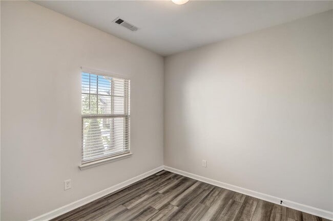 Building Photo - 544 Oakside Pl