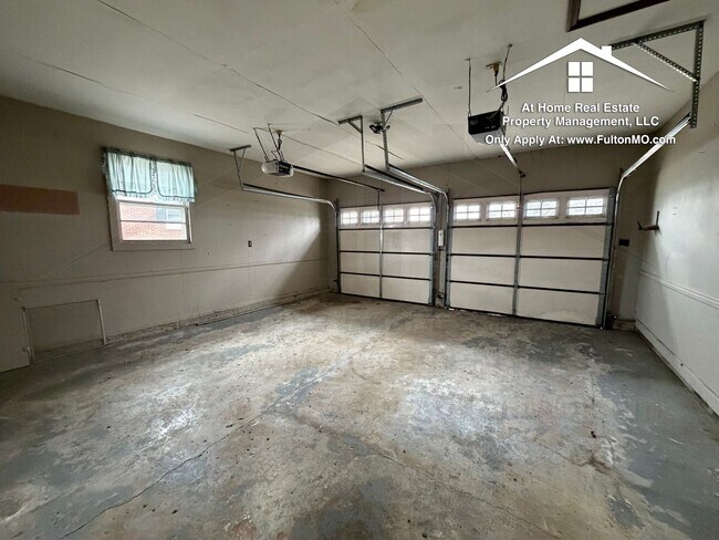 Building Photo - 1803 N School Blvd