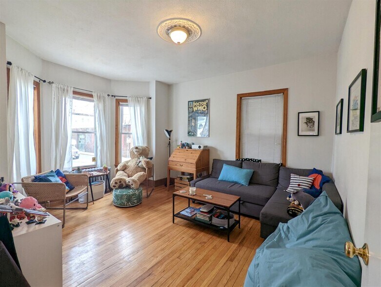 Building Photo - 392 Washington St