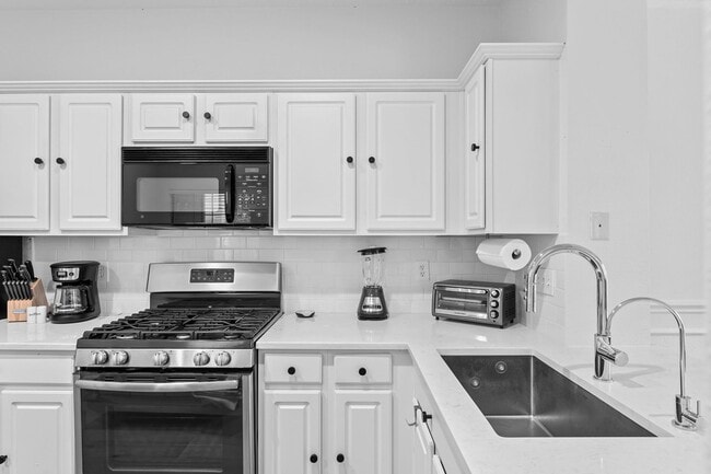 Building Photo - 7 S Avonlea Cir