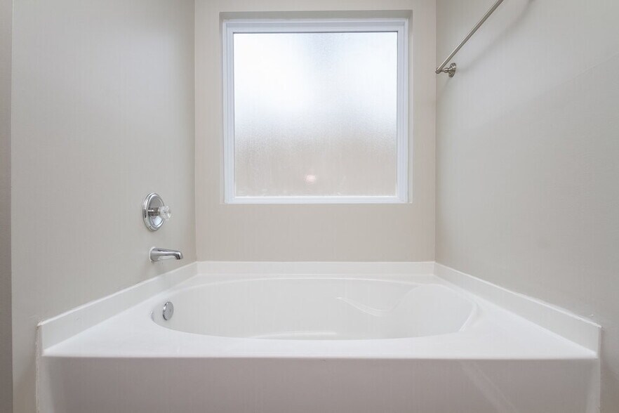 Building Photo - 5153 Sunsail Dr