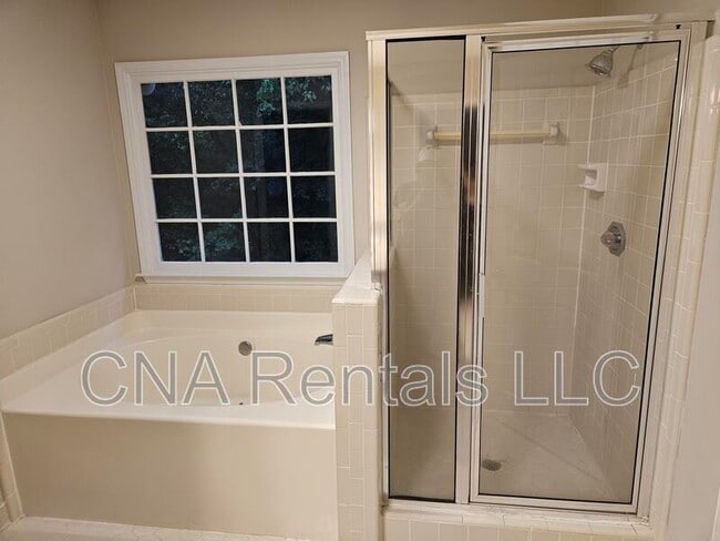 Building Photo - 4635 Hampton Square Dr