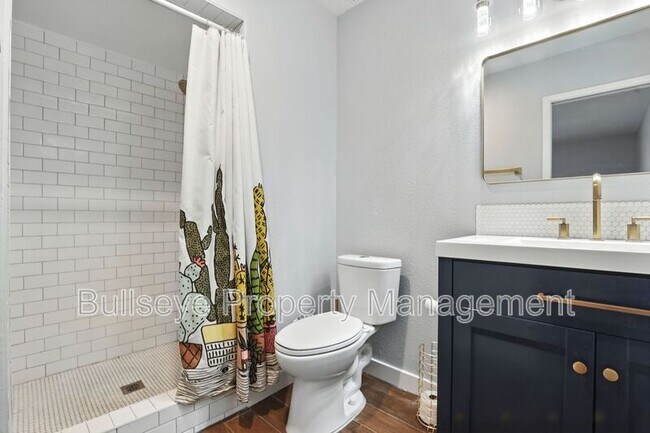 Building Photo - 433 S 113th Pl