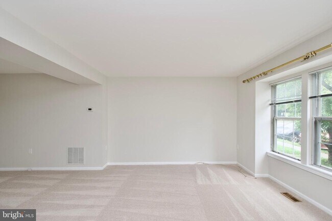 Building Photo - 6643 Medinah Ln