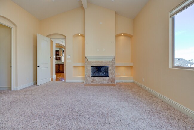 Building Photo - 612 N Juanita Ave