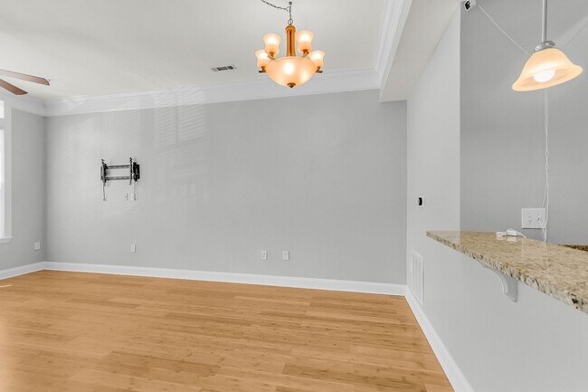 Building Photo - 200 River Landing Dr