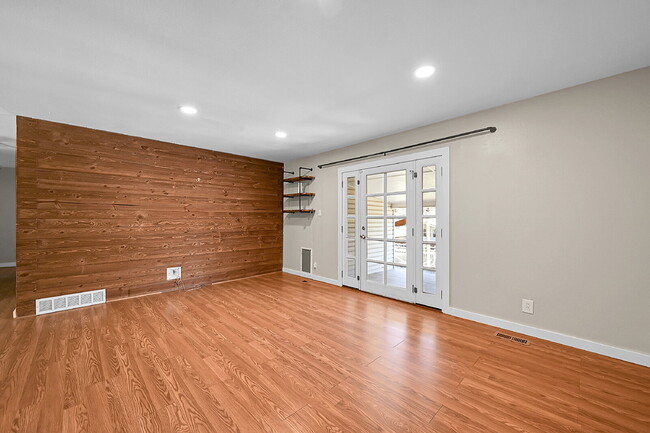 Building Photo - $1,995.00 - 3 Bedrooms, 2 Bathrooms, Single Family Home in Colorado Springs with Fenced Yard!