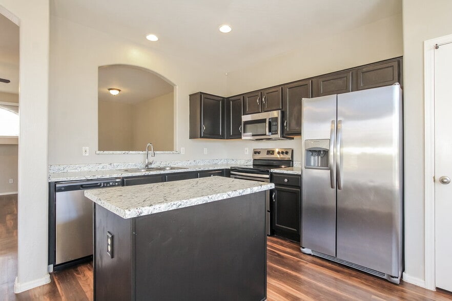 Building Photo - 12917 W Aster Dr