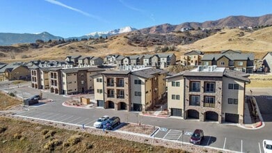Building Photo - 1 Bed Luxury Apartment near Garden of the Gods
