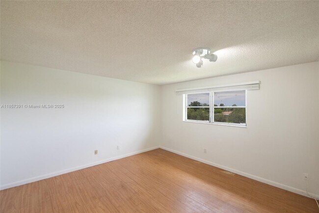 Building Photo - 2471 SW 82nd Ave
