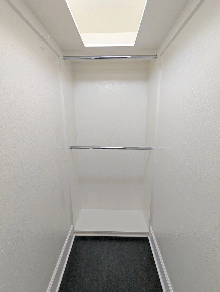 Building Photo - 1335 S Carmelina Ave