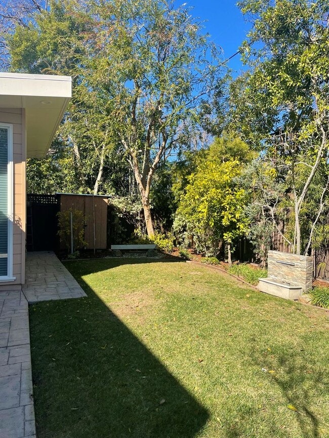 Building Photo - Serene, Executive 5 Bedroom 3 Bath Home with Private Front yard and Backyard - Palo Alto