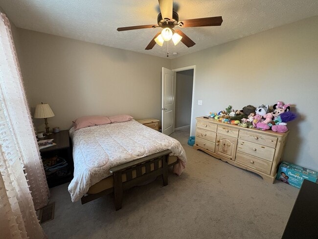 Building Photo - Upscale Townhome Near I-24
