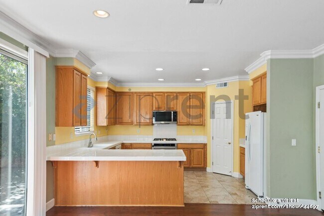 Building Photo - 5536 Cooney Pl
