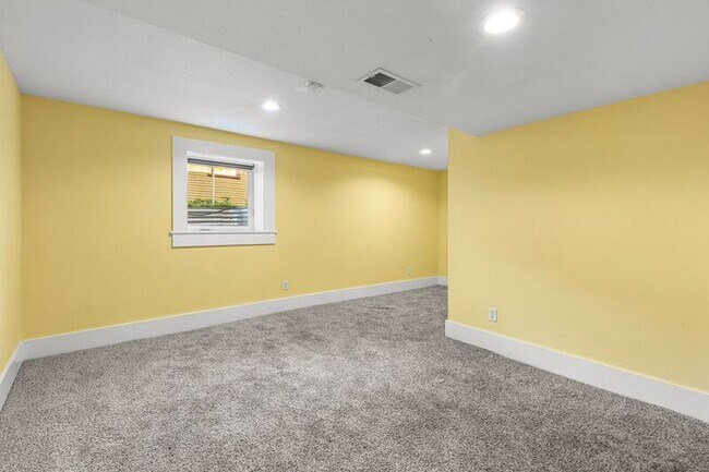 Building Photo - 721 N Stafford St