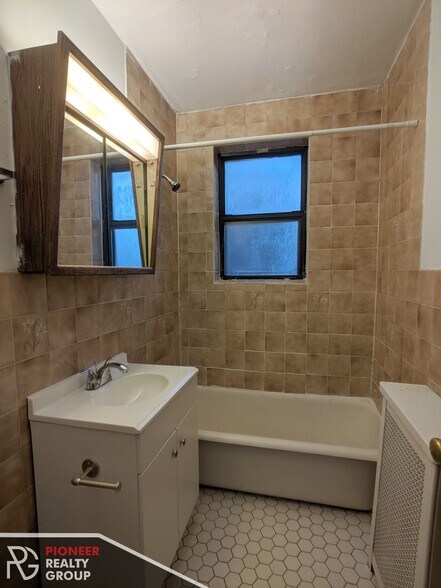 Building Photo - 739 W Belmont Ave