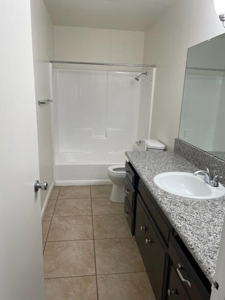 Bathroom - Highland Oaks Apartments & Arcadia Townhomes