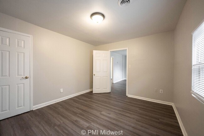Building Photo - Modern Duplex in Prime Location - Perfect Rental Opportunity in Indianapolis!