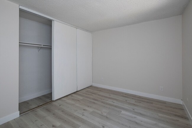 Building Photo - Gorgeous 1 Bedroom with AC and Parking in ...