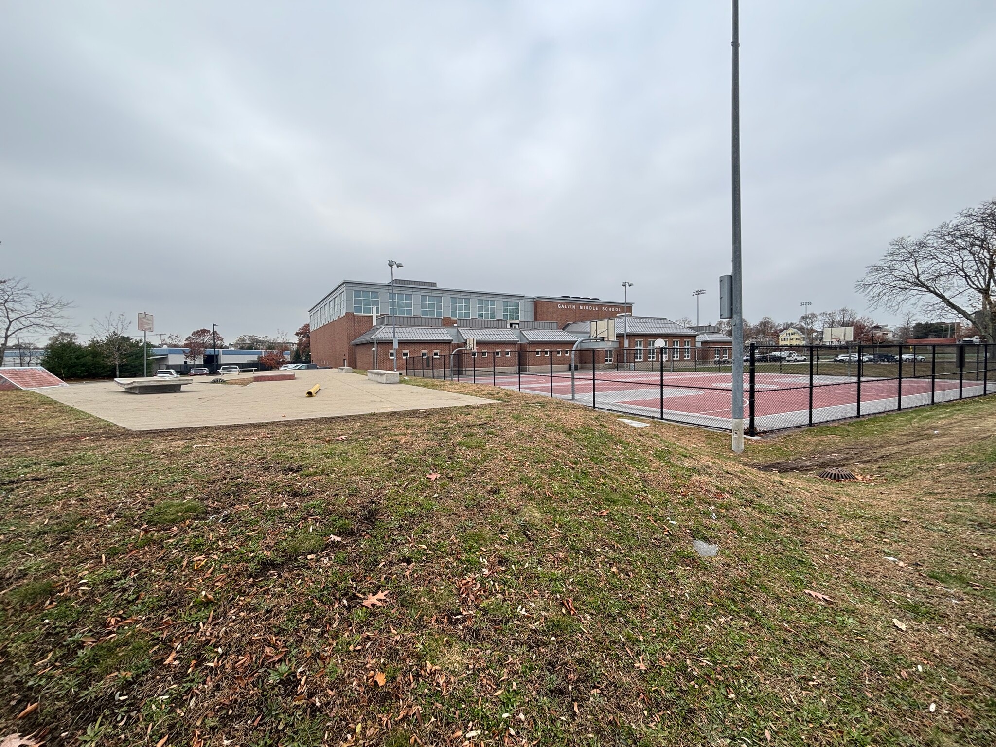 Building Photo - 554 Main St