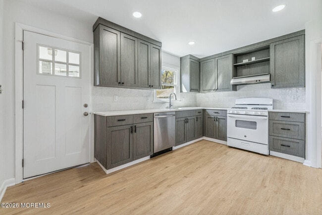 Building Photo - 358 Beecroft Pl