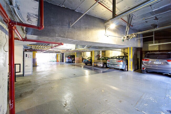 Building Photo - 118-17 Union Tpke Un